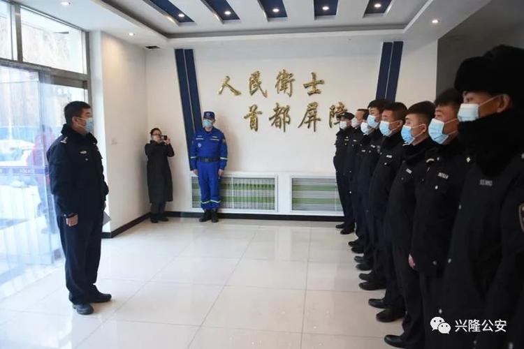 兴隆县公安局组织协调医务人员到六道河检查站开展急救防控知识岗位送