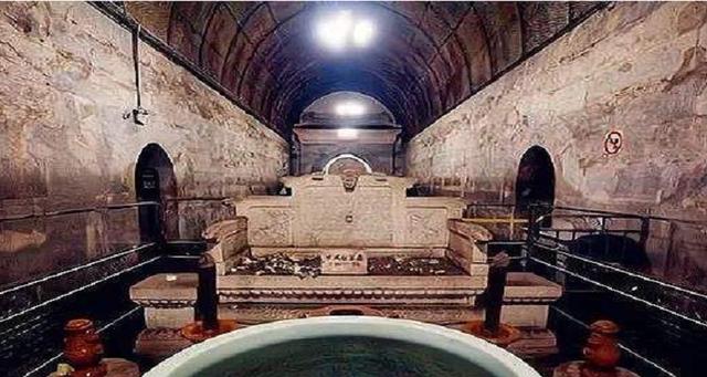 乾隆墓被谁盗了