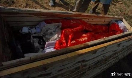 "久经沙场"的法医刘宁国说,这次开棺验尸,让他一生都