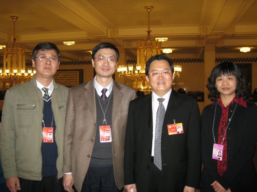 许树强院长,李宁书记看望我院执行"两会"医疗保健任务的工作人员