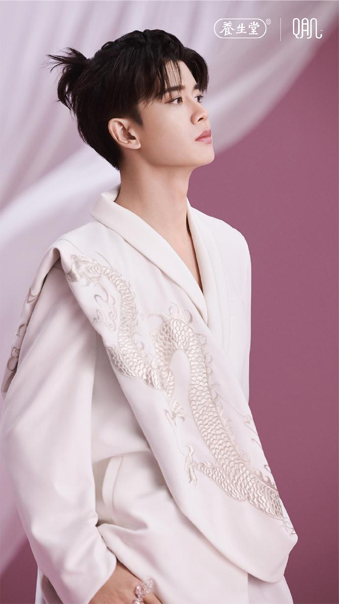 [任嘉伦][新闻]210605 有好东西怎么不早一点分享!