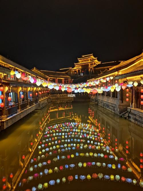 龙里水乡夜景超美_夜景_龙里水乡_肉饼_火锅_出行