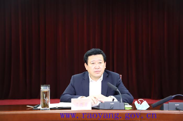 县委书记左俊勇,县长李信华出席会议并就相关工作讲了意见.