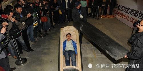 古人去世后,为什么要放在棺材里,棺材盖为什么要钉?