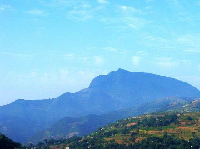 探秘旬阳毛公山,山脚梯田古村落,山顶大片草甸