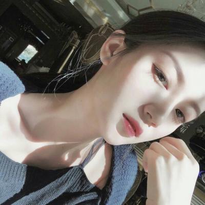 白色衬衣美女头像女生