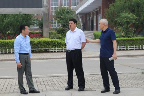 河东区委书记隽新阳一行莅临临沂一中南校区视察指导工作