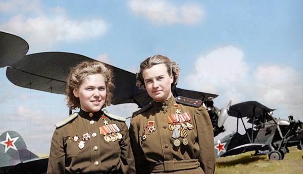 二战苏联女飞行员,驾驶木头飞机作战,比男飞兵还让德军头疼