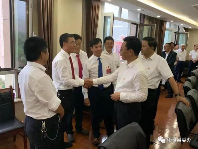 县委书记张爱如看望出席县十八届人大第一次会议的代表们