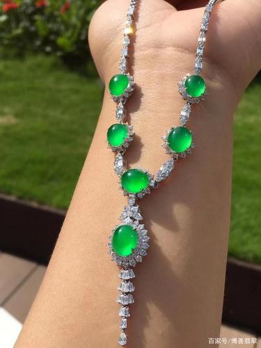 让你魅力暴增的翡翠套链,你心不心动呢?