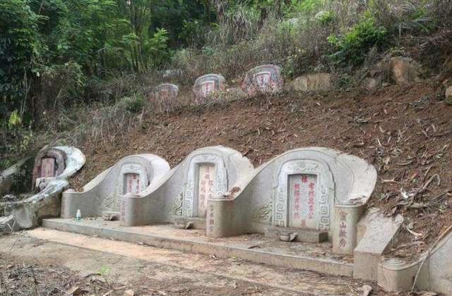 李嘉诚为何能当亚洲首富?看看他家的祖坟位置,这谁能比得上!