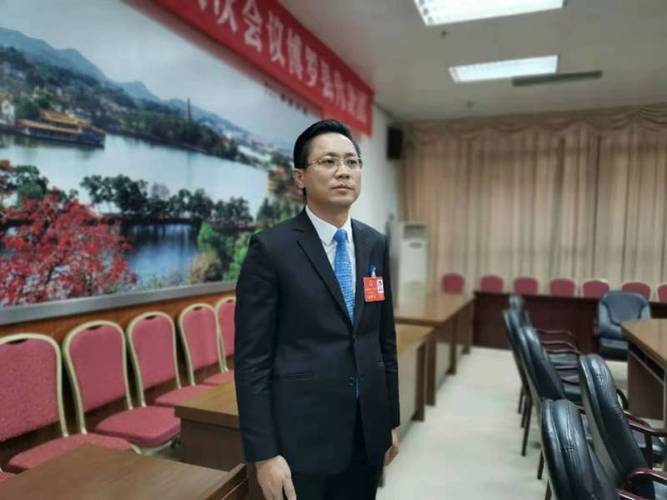 人大代表黄埠镇党委书记杨耀东生态能源科技融合发展