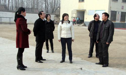 舞阳县政府副县长董晓凤调研全县校园安全工作