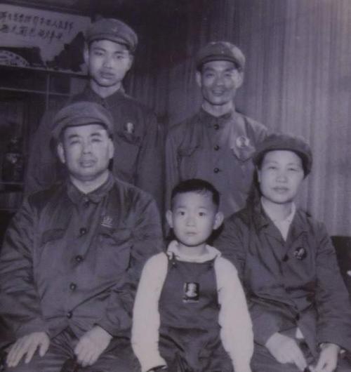 许世友:爱情总有好运气,3任妻子都是精品女子,子女多是平凡人