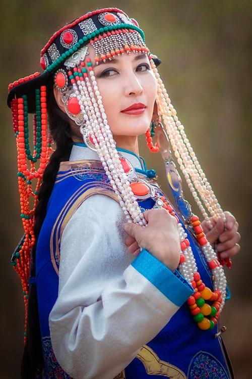 蒙古族美女 ---正蓝旗草原艺术公社摄影采风活动环境人像之一