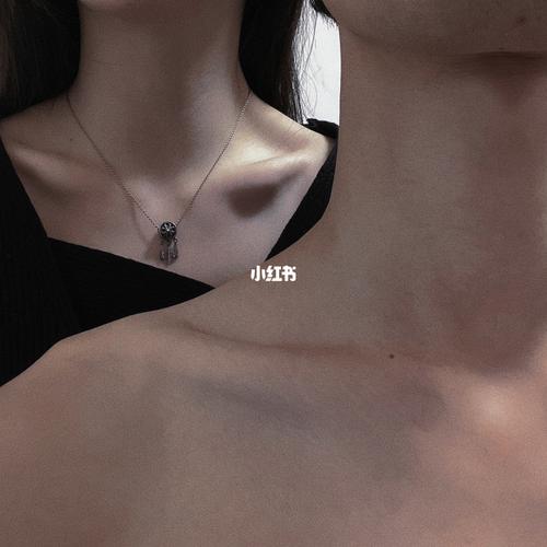 情侣拍照姿势|拍完喉结拍锁骨_拍照_相机_情侣拍照姿势_摄影_摄影技巧