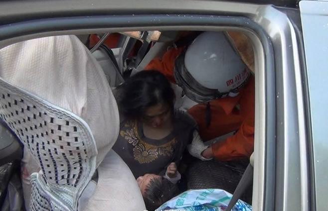 祖孙三人遇车祸 奶奶死前紧紧抱住孙子