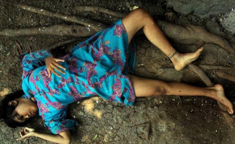 印尼女精神病人的6张罕见生活照,男女之间仅隔一面墙