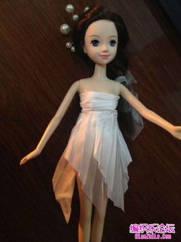 手工乐园 折纸剪纸区 用纸做的芭比娃裙子的方法 精品展台  从左到右