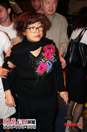 传沈殿霞病情再度恶化 强撑病体为女儿未来铺路