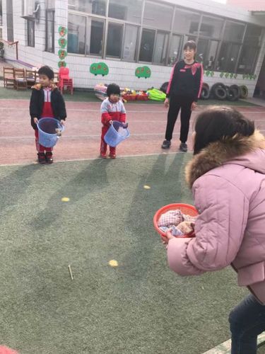 大手牵小手,一起来运动——幸福幼儿园小班亲子趣味运动会