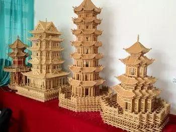 还有牛人用高粱秆做成工艺品