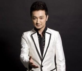尼格买提有望担任主持春晚官方微博为其点赞