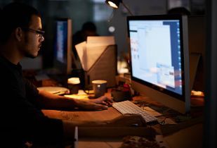 什么样的企业会发文要求员工通宵加班?