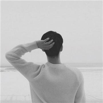 头像 男生头像 背影阳光帅气图片大全 有你在我就特别地满足  我们总