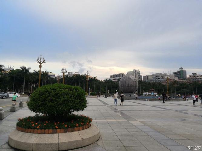 石狮人民广场散散步再去看看世茂摩天轮