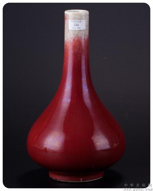 清乾隆郎红釉胆瓶