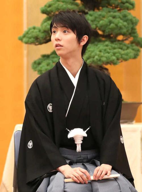 羽生结弦获年度最佳和服穿着大奖!他的这身和服来头太