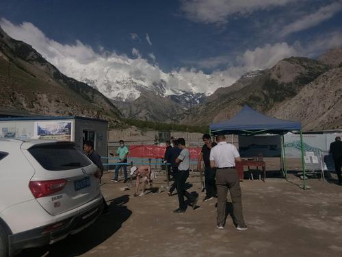 从阿克陶县科邦开车前往克州冰川,大约44公里