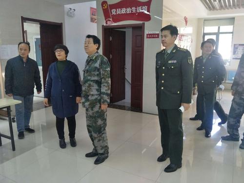 济南警备区副司令员王友礼莅临七里山街道七西社区检查民兵工作开展