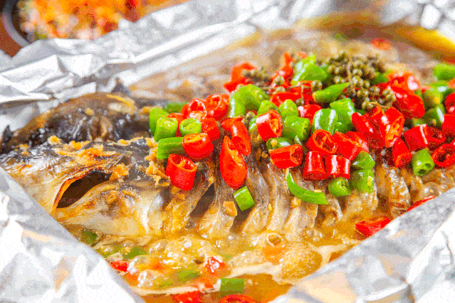 招牌锡纸包鱼!30多种上等材料腌制入味,皮脆肉嫩!68元