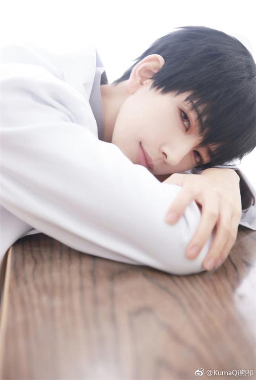 许太太们有眼福了,本次coser是高产的熊叔大大@kumaqi熊祁,熊叔cos的