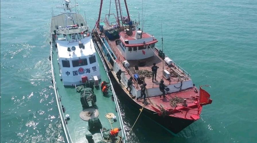 广东汕尾海警局在粤东海域开展海陆联合训练(组图)
