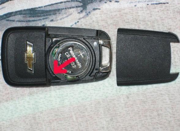 别克凯越老款的车钥匙怎么换电池阿