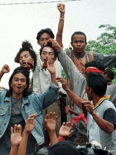 展开全部 是因为苏哈托政权将金融危机的怒火转移到印尼华人身上,而