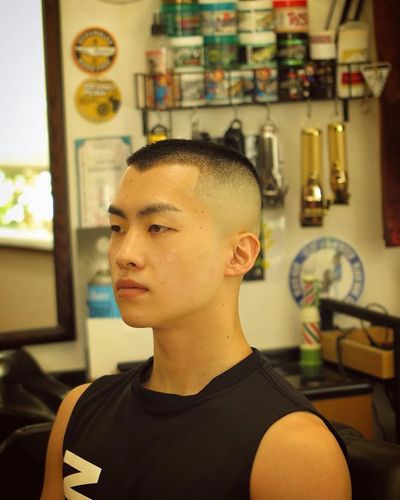 喜欢省事的男士一定不要错过这款圆寸头发型.