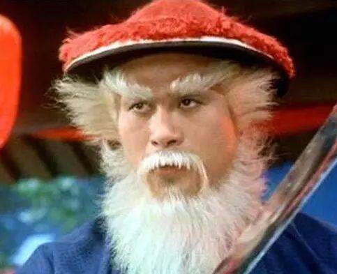 《九品芝麻官》中的徐锦江-雷豹