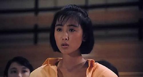 85年袁洁莹被黄百鸣发掘,出演开心鬼系列 《开心鬼放暑假》