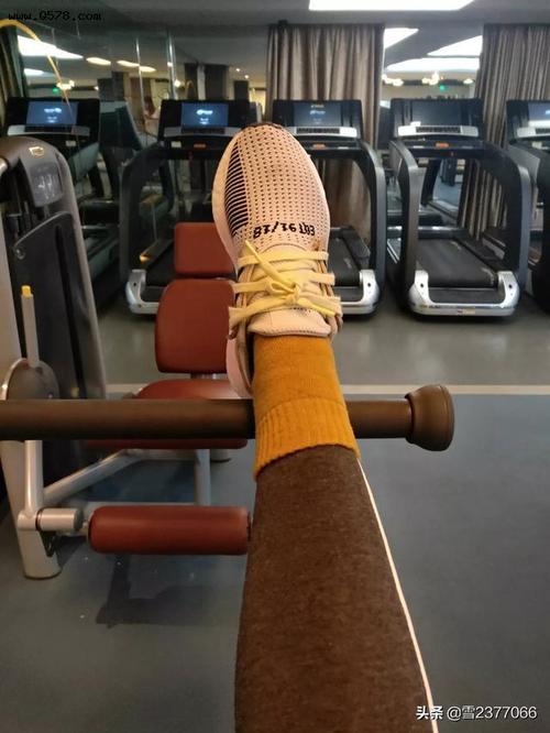 一个很穷的人经常发朋友圈在健身房之类什么心理