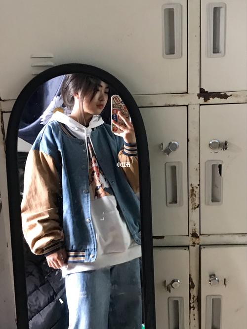 棒球服与卫衣搭配_卫衣_搭配_棒球服_穿搭_时尚_穿搭