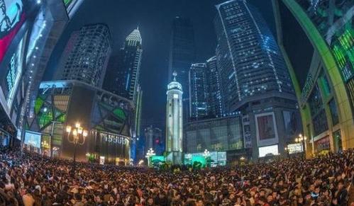 跨年夜网红城市"重庆",解放碑人山人海,网友:图三太