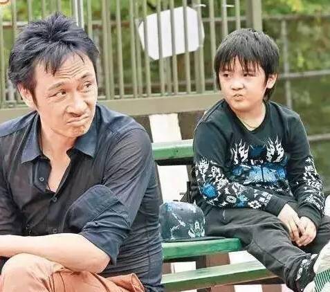 费曼变肥曼!网友:吴镇宇帮儿子从源头上解决了一群女友粉