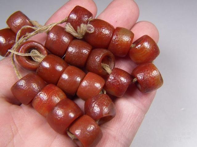 不同年代玛瑙珠子孔道