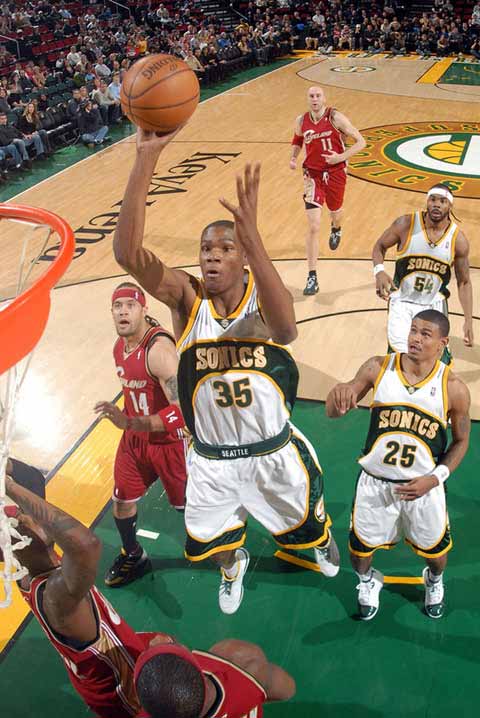 图文:[nba]超音速胜骑士 杜兰特扣篮