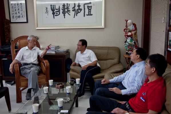 新河县委书记李群江调研超威