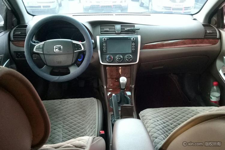 众泰z300 2016款 1.5 手动 新视界版进取天窗型